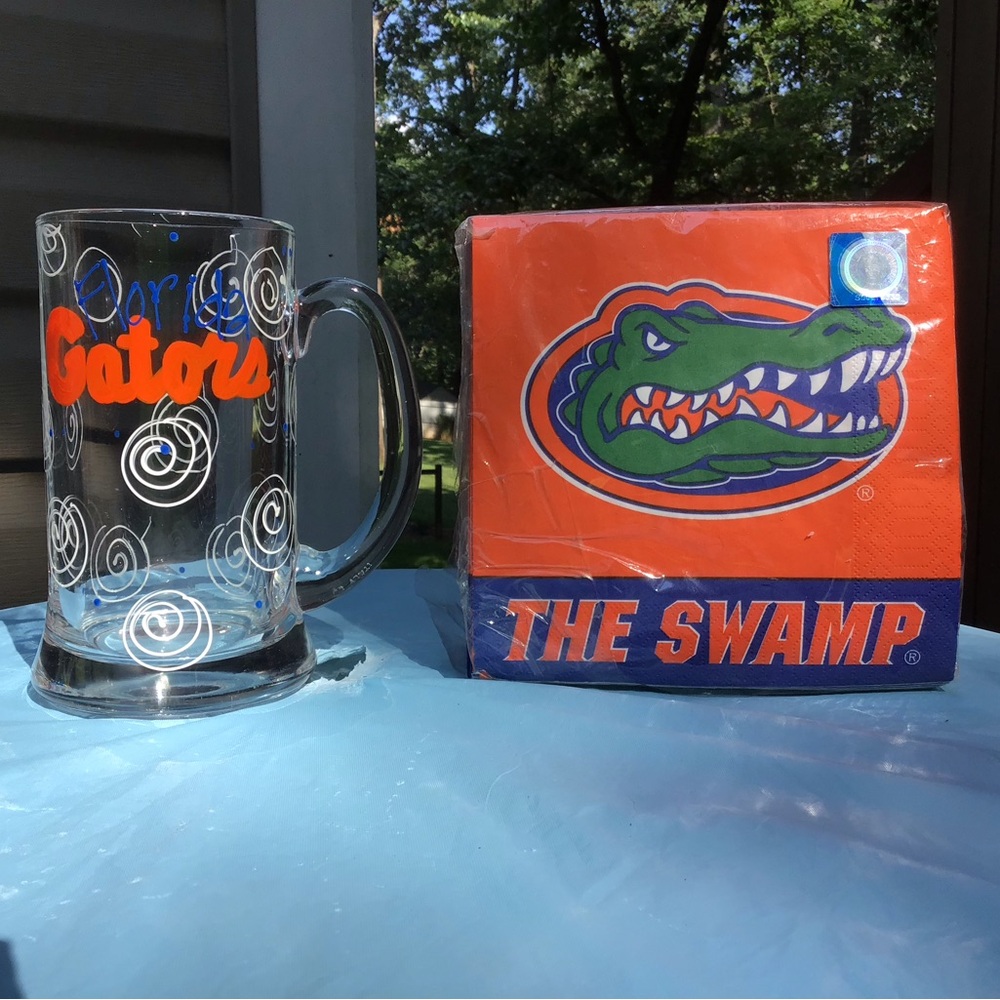 NEW Hand Painted Florida Gators Glass Mug  & Pack Lunch Napkins (150)
